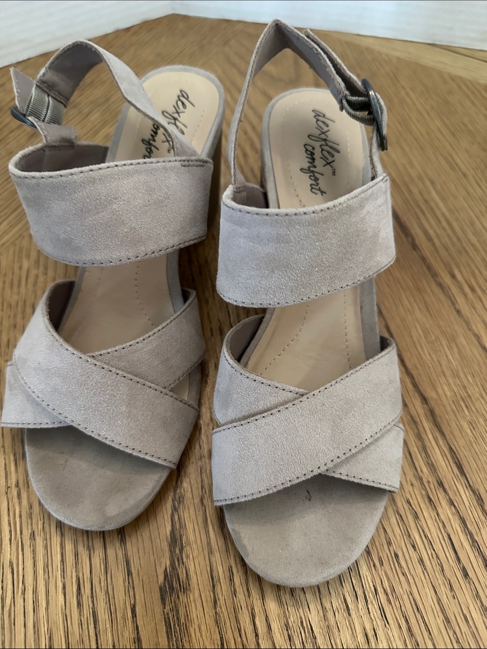 De flex comfort Taupe Suede Crisscross Slingback Sandal